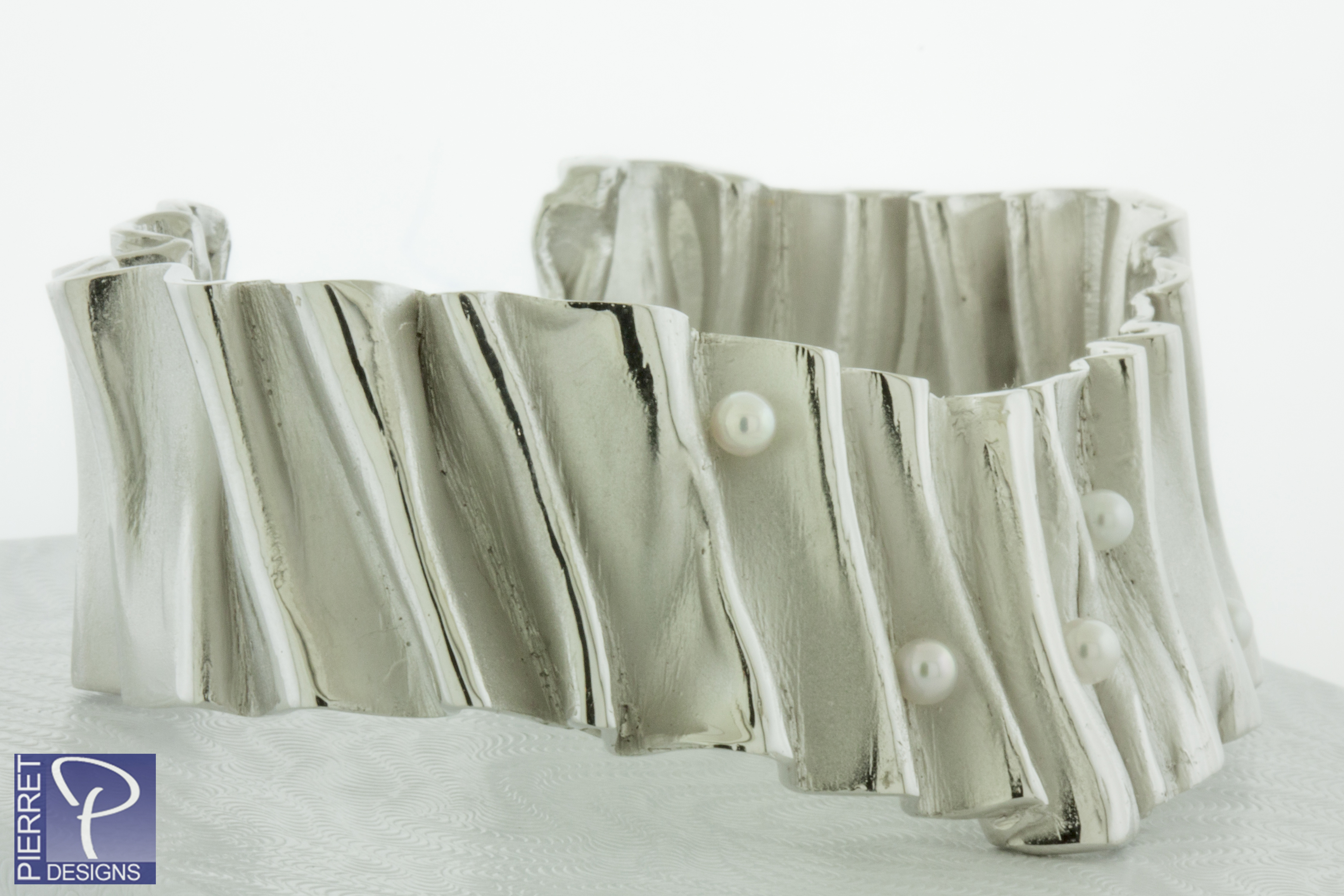 wave bracelet pearls side