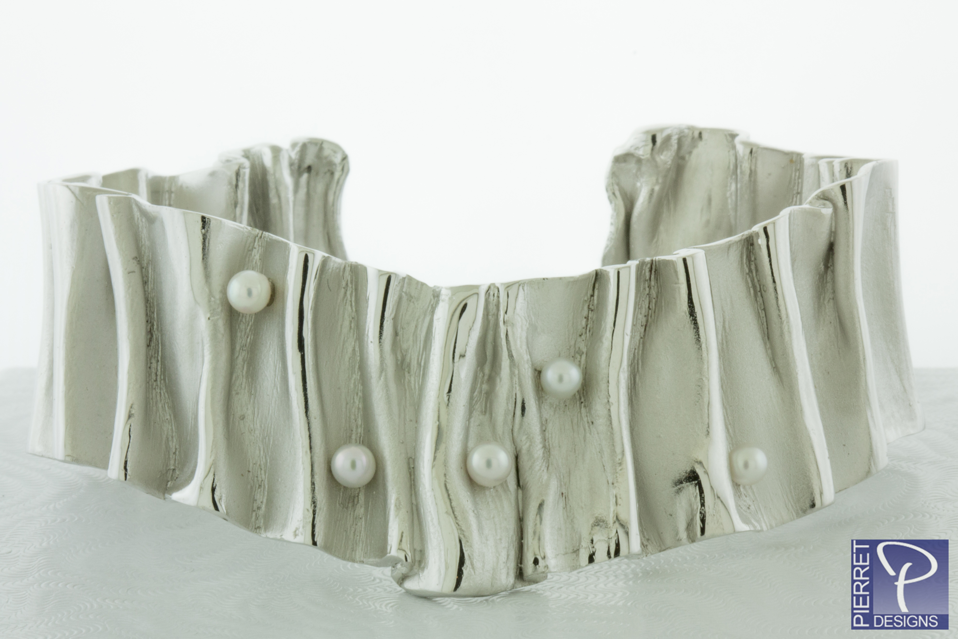 wave bracelet pearls front