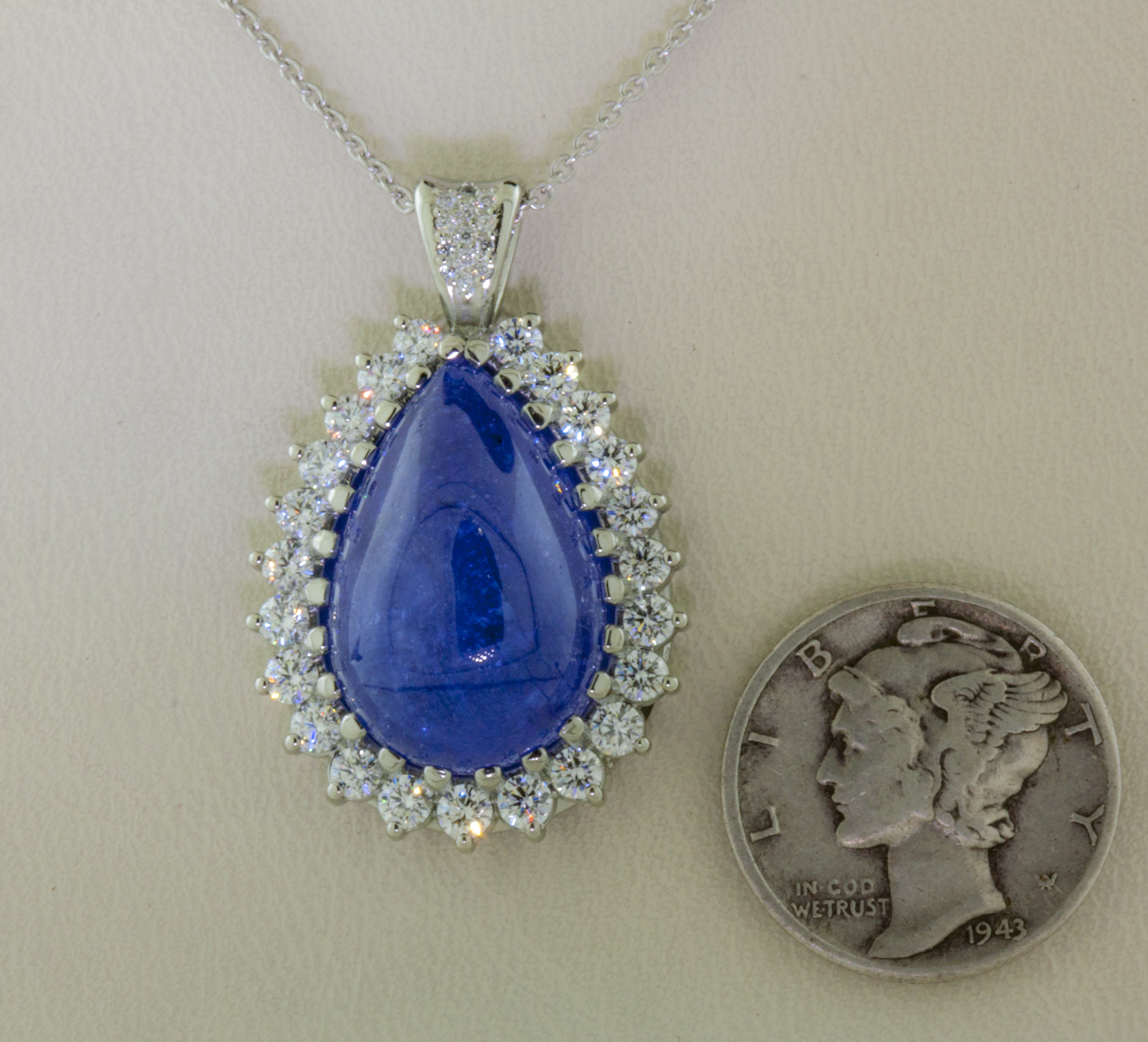 oval tanznite diamond pendant