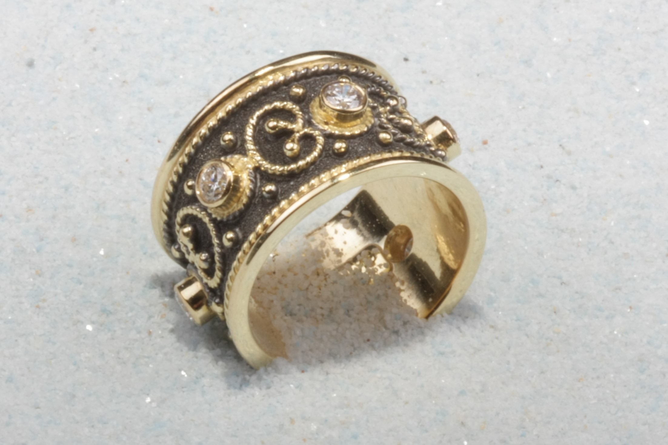 18k 2 tone gold ring 3 stones