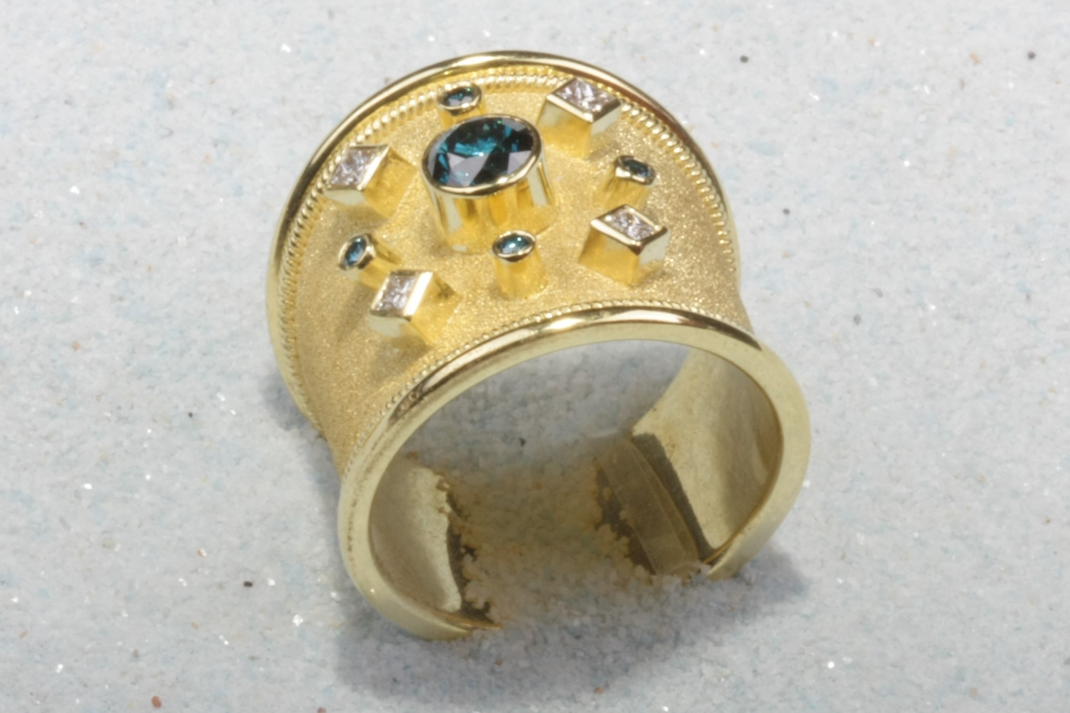 18k gold ring blue stone 02