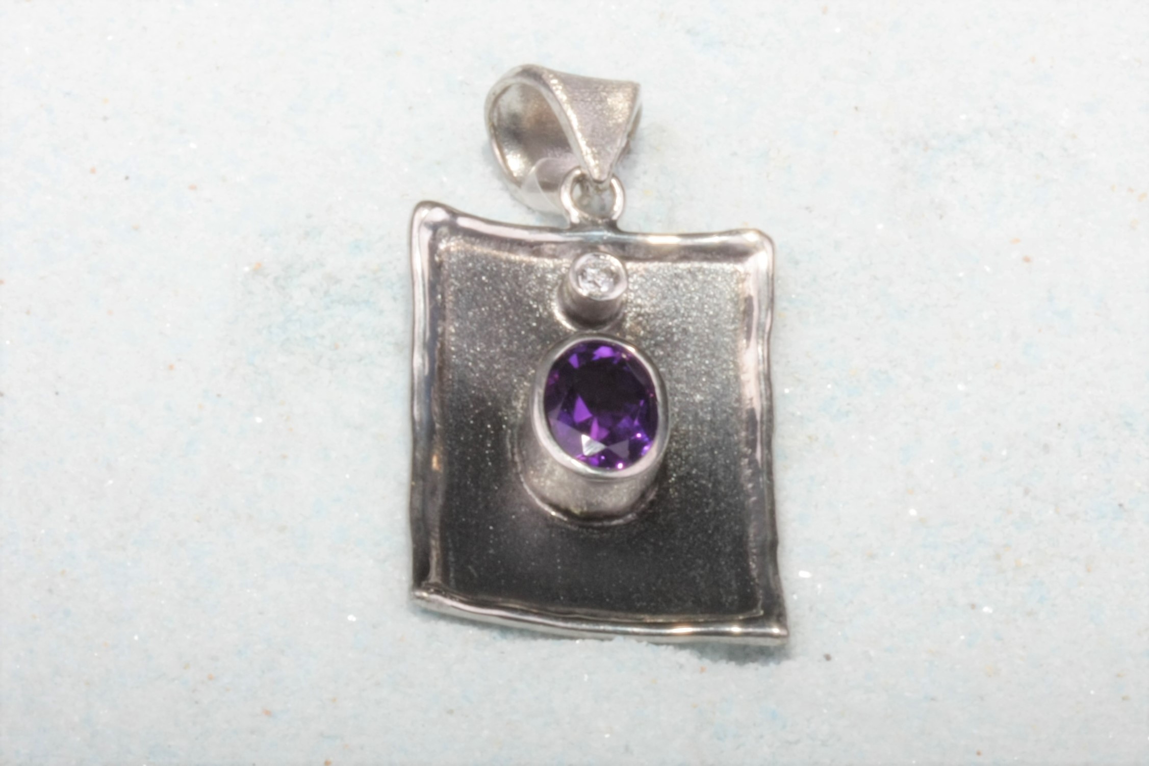 silver pendant amythyst diamond mg