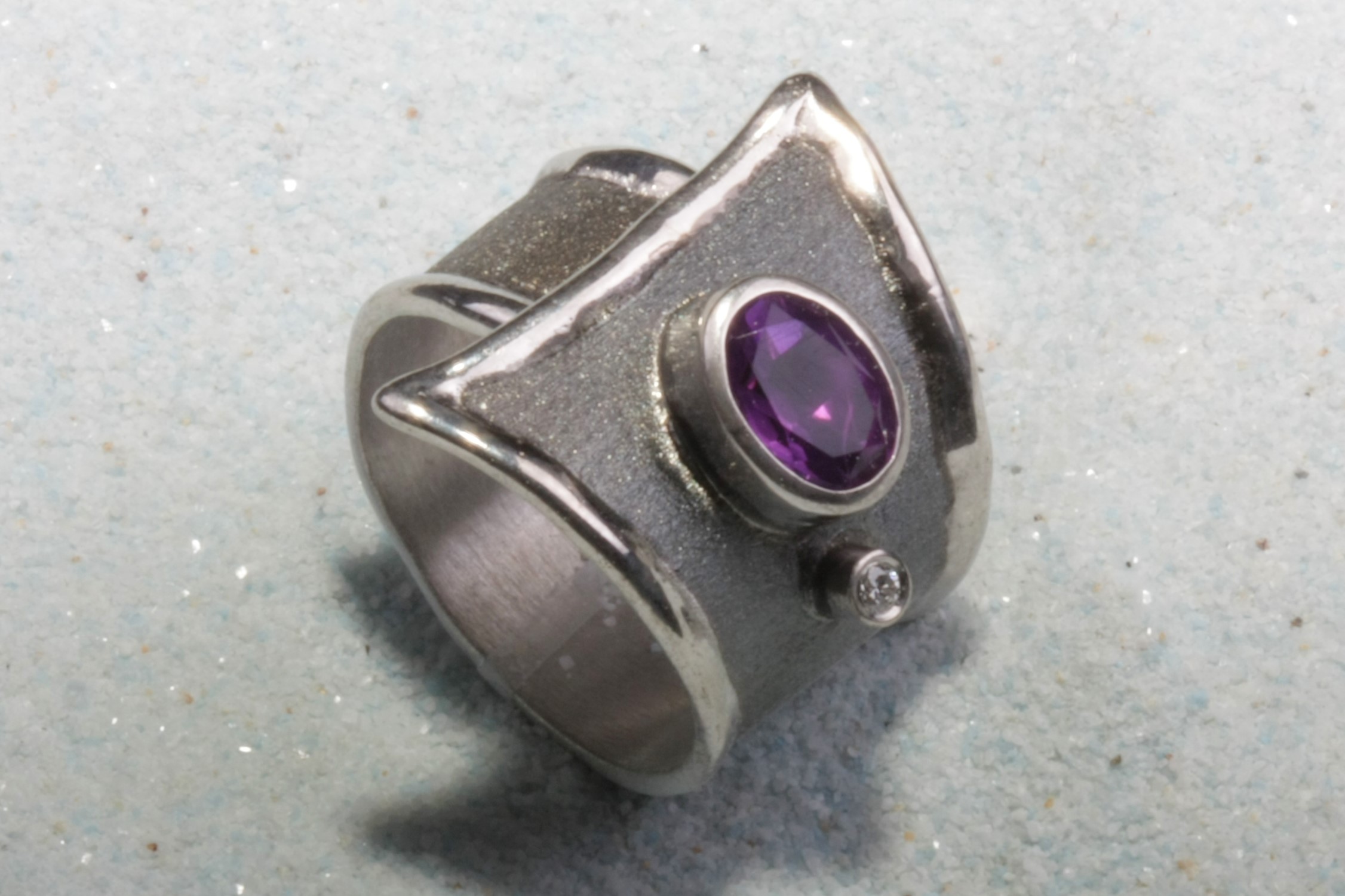 silver ring amythyst open