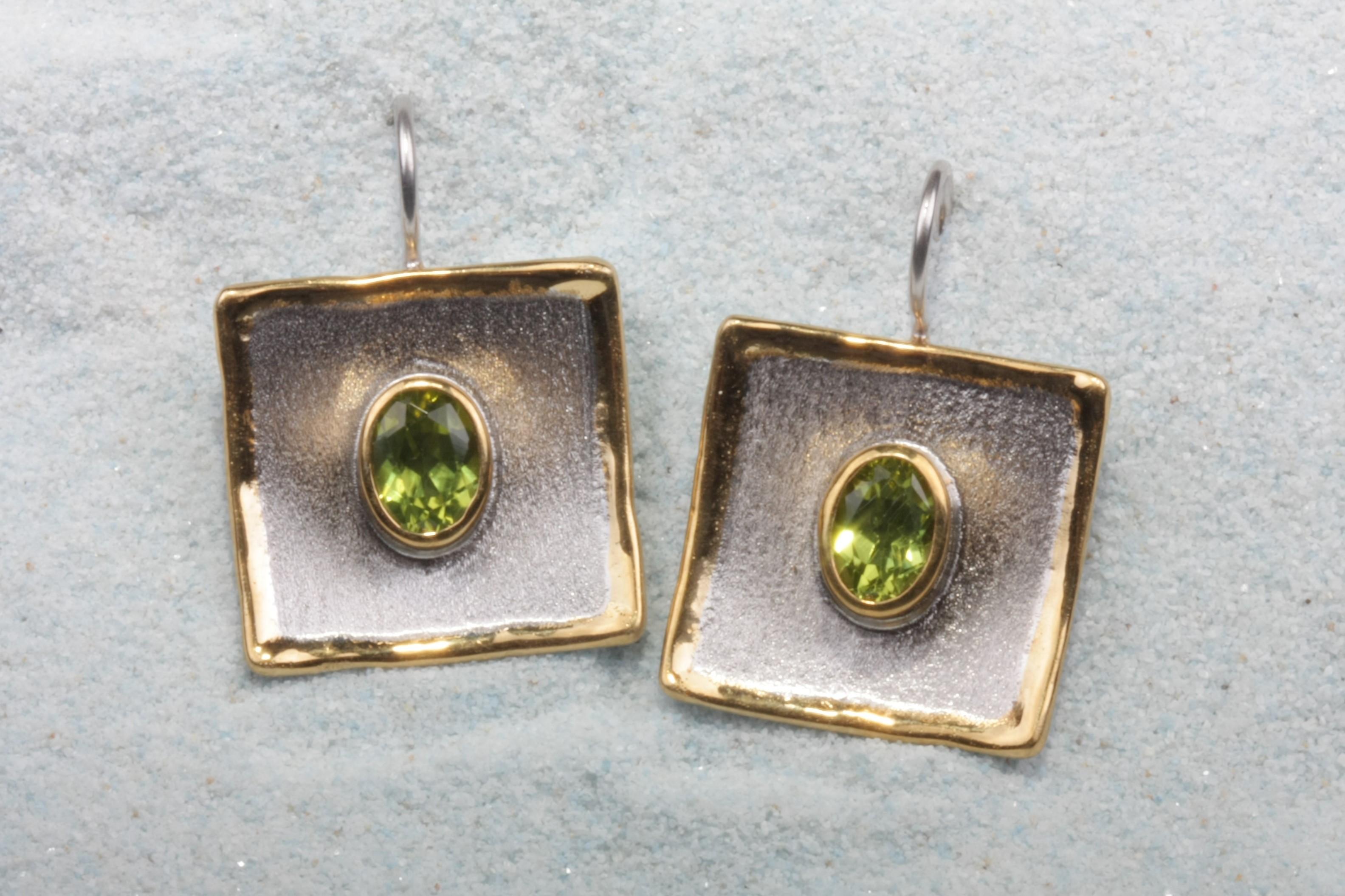 2tone-silver-peridot-square
