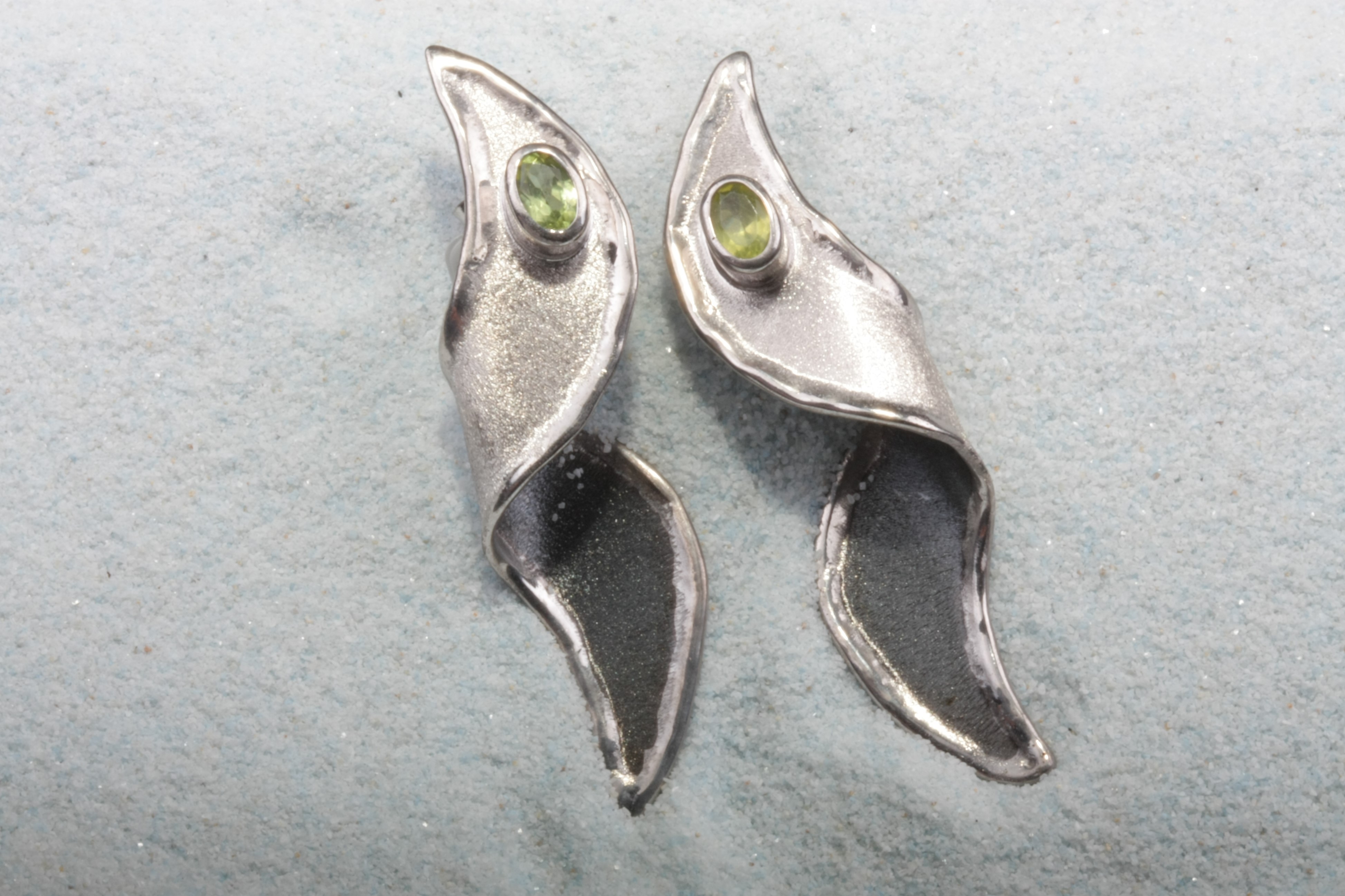 silver earrings peridot twist