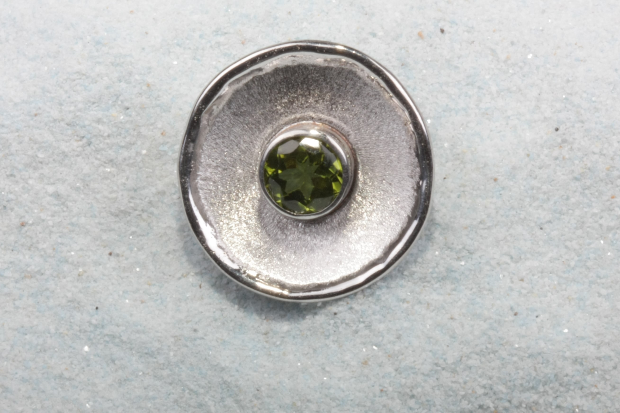 silver pendant peridot circle