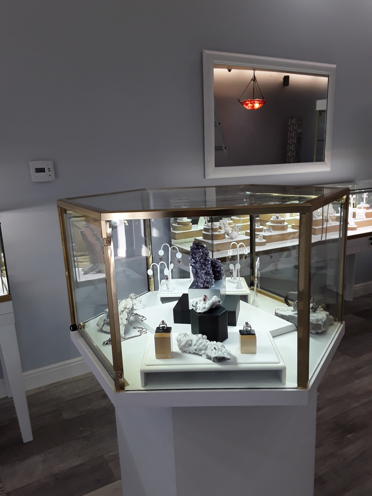 aura showroom image 01