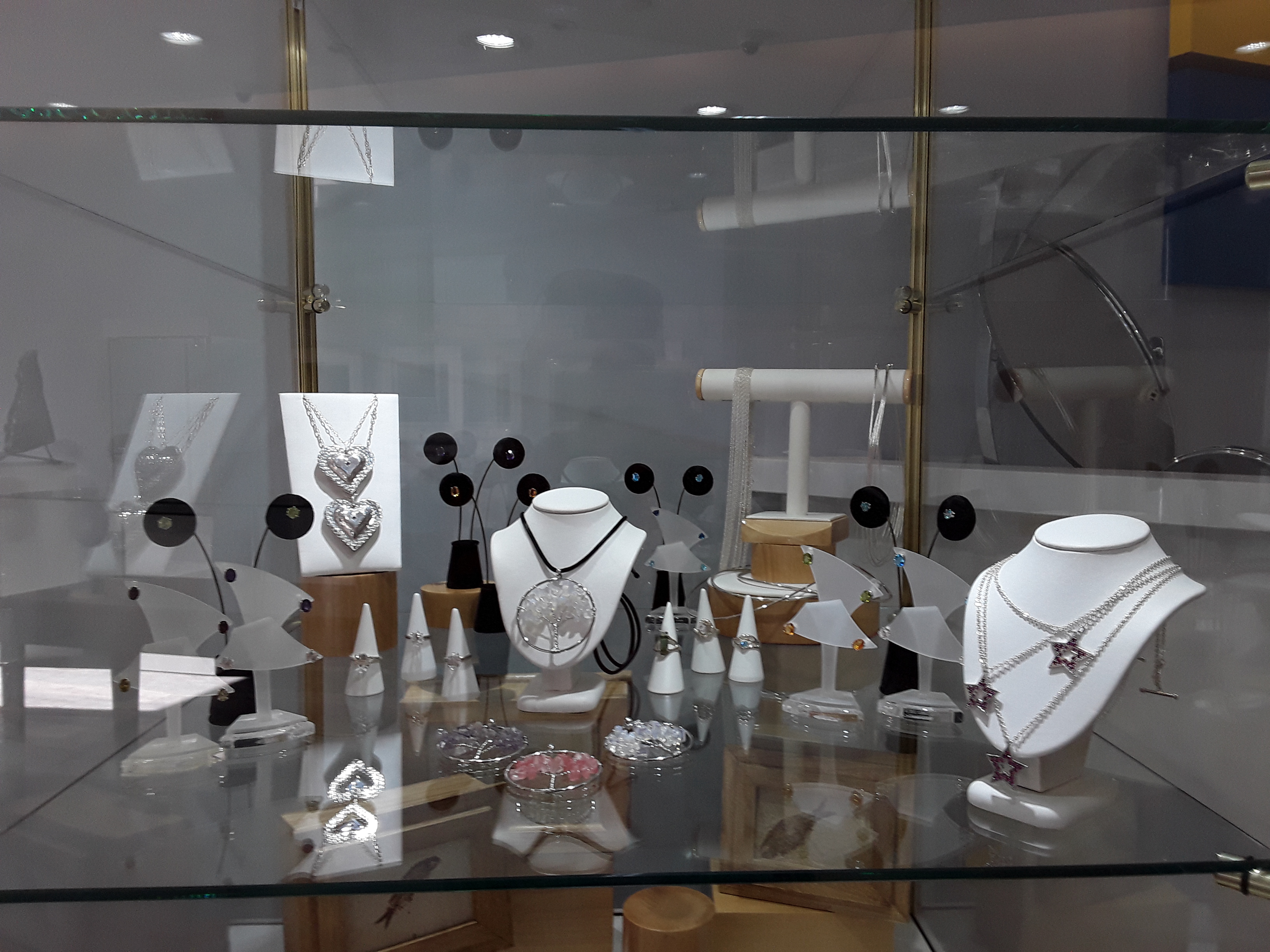 aura showroom image 02